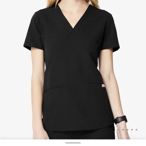 FIGS NWOT Casma 3 Pocket Scrub Top